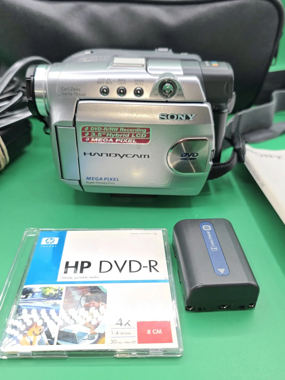 VTG Sony Handycam DCR DVD301 DVD Camcorder w/Bag